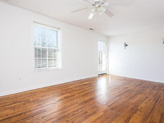 5th image of 4010 Martin Mill Pike APT B