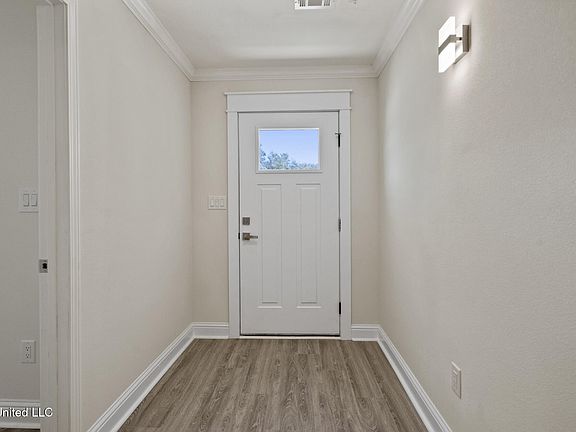 4th image of 322 Westbury Glen Ln