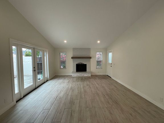 3rd image of 2522 Elden Ave APT A1