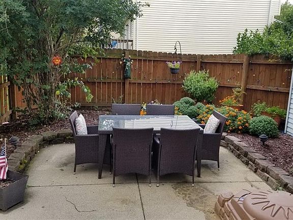 2nd image of 1062 Oakbrooke Dr
