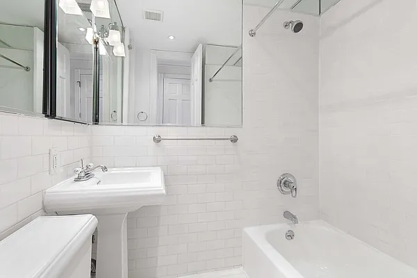 Rented by Cooper & Cooper Real Estate | media 11