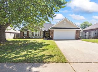 1932 N Cannondale Dr, Fayetteville, AR 72704