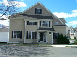 1 Park Place Cir, West Hartford, CT 06110