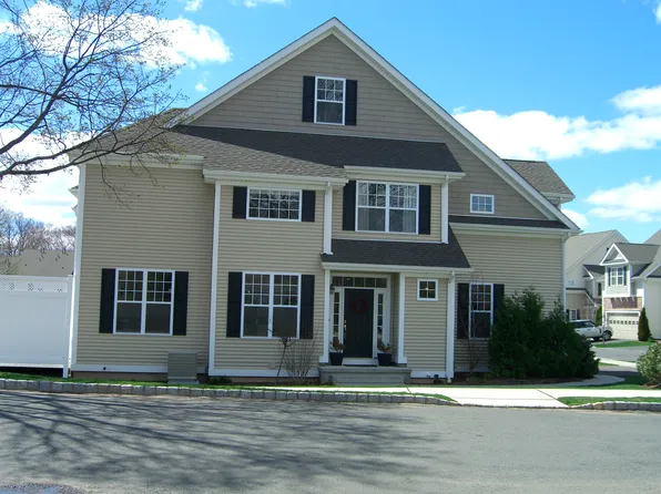 1 Park Place Cir, West Hartford, CT 06110