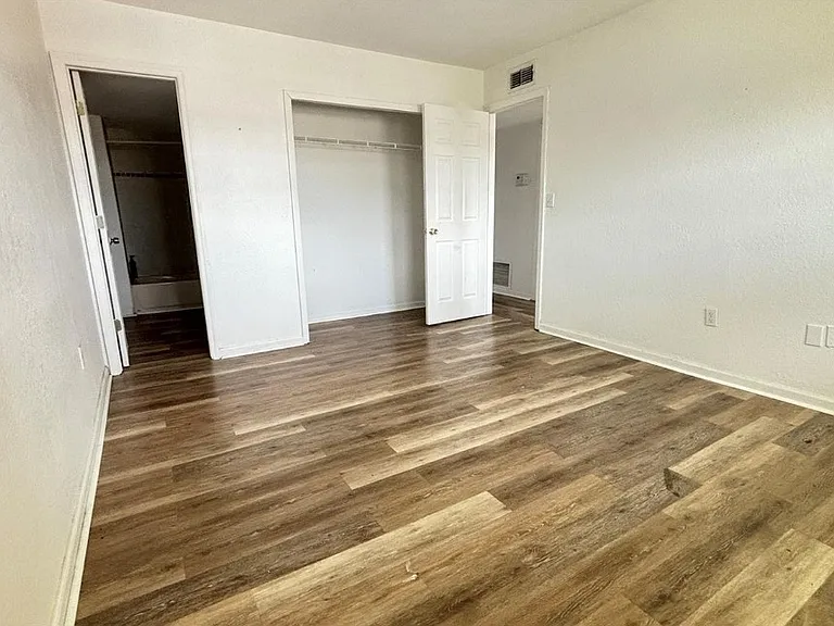 860 Sky Lake Cir #412 — Photo 7
