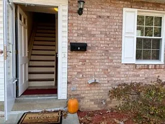 2 bed, 990 sqft, $1,200 — Photo 2