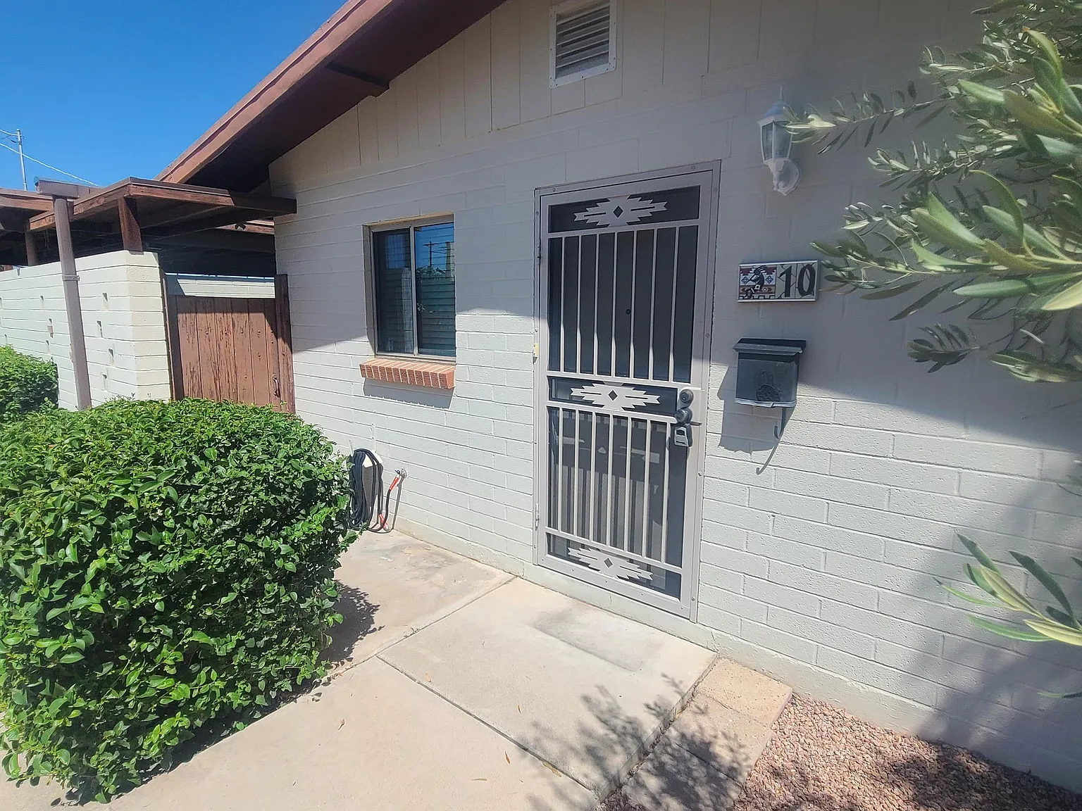2 bed, 1.0 bath, 896 sqft, $1,195 — Photo 2