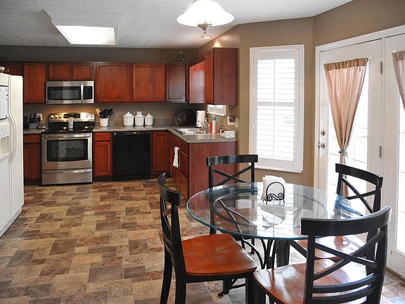 5th image of 4656 Aylesbury Dr