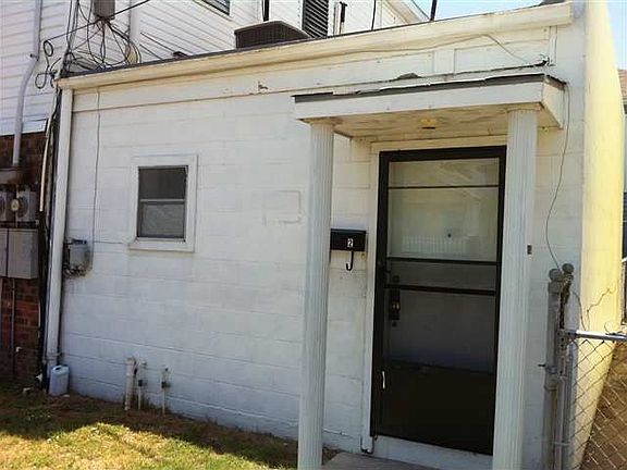 2nd image of 902 Sealy St APT 2
