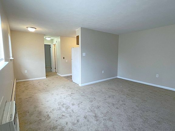 2nd image of 7 Carolyn St APT 3C