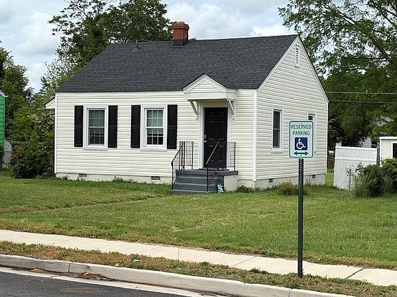 2nd image of 1814 Saint Claire Ln