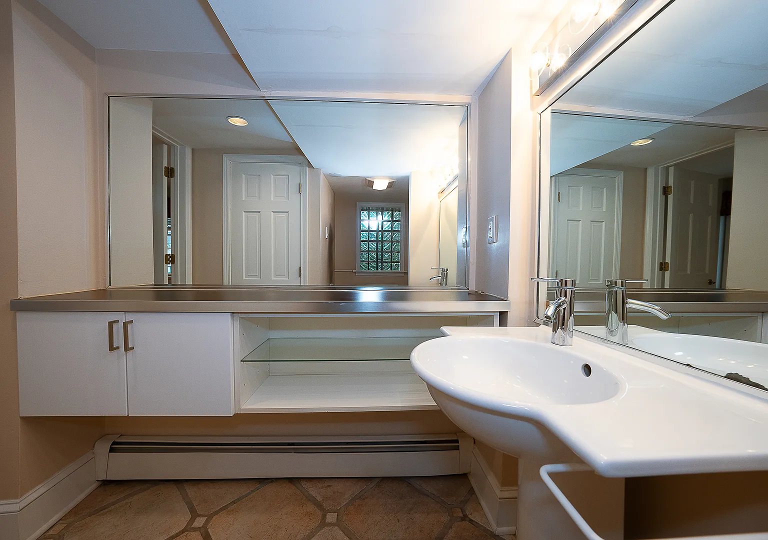 2 bed, 1500 sqft, $2,650 — Photo 3