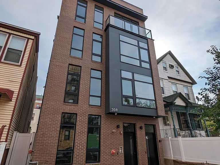 308 Academy St #201 — Photo 1