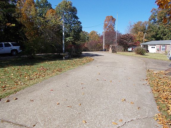 4th image of 605 Birdsong Cir N