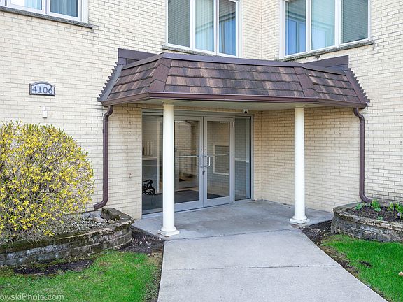3rd image of 4106 N Narragansett Ave APT 208