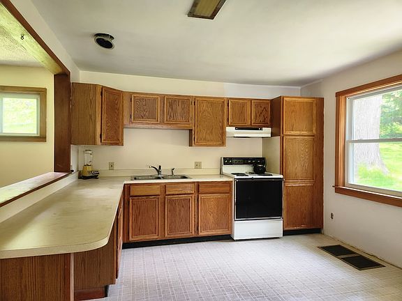 2nd image of 11 Gaylord Dr #11