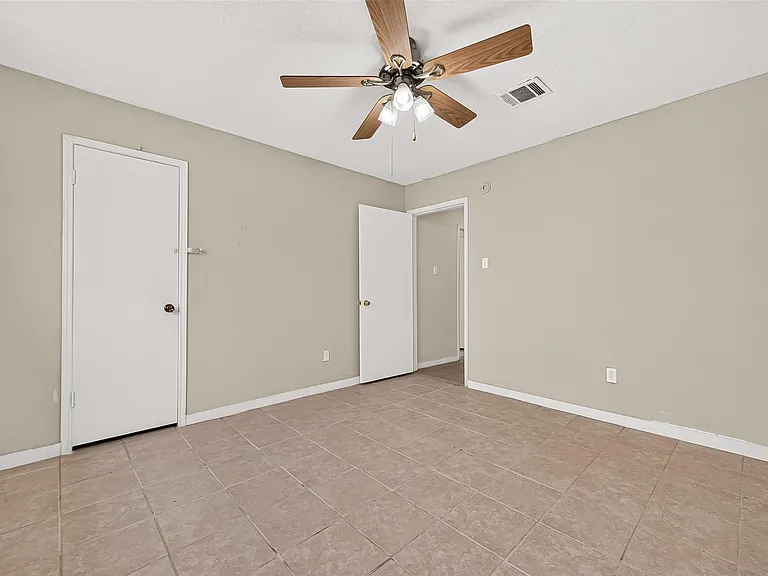 2523 Creekway Cir — Photo 35