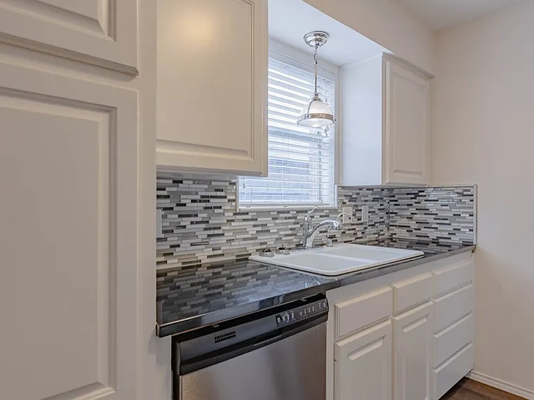 3310 Tanglewood Ln #1 — Photo 4