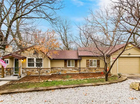 5303 NW Edgewood Trl, Houston Lake, MO 64151