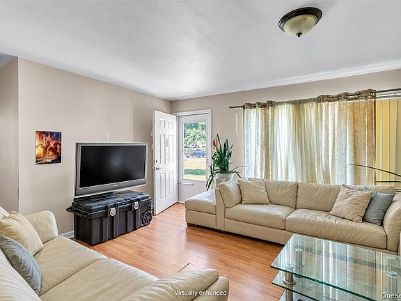 4th image of 903 Provost Avenue