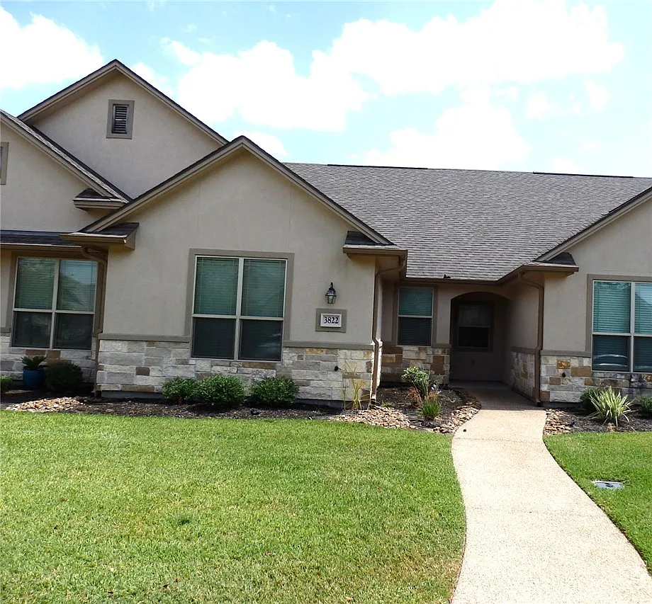 3 bed, 1358 sqft, $1,850 — Photo 1