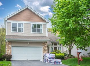 59 Tannery Hill Dr, Hamburg, NJ 07419
