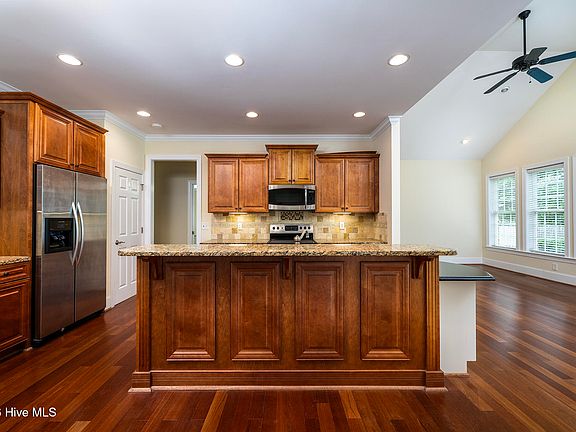 4th image of 135 Staffordshire Drive