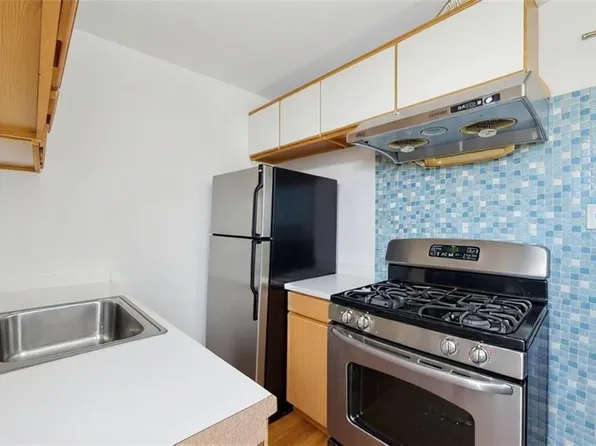 367 Avenue S image 6 of 8