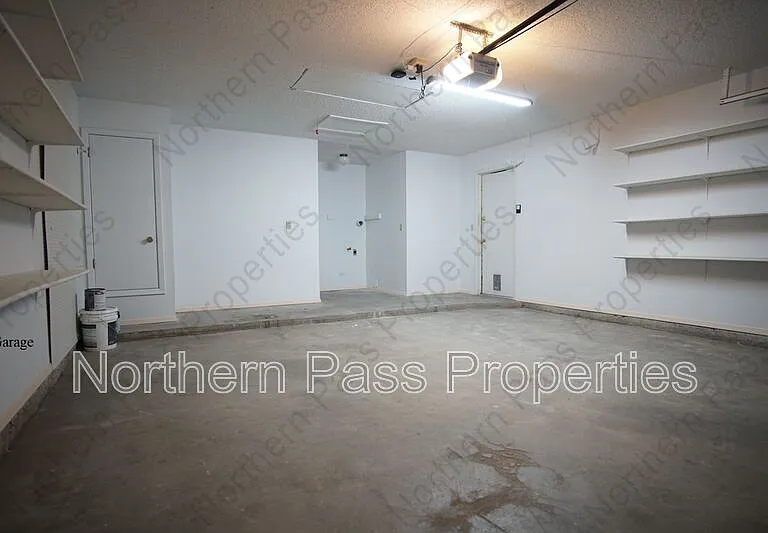 637 Woodcrest Ln — Photo 21