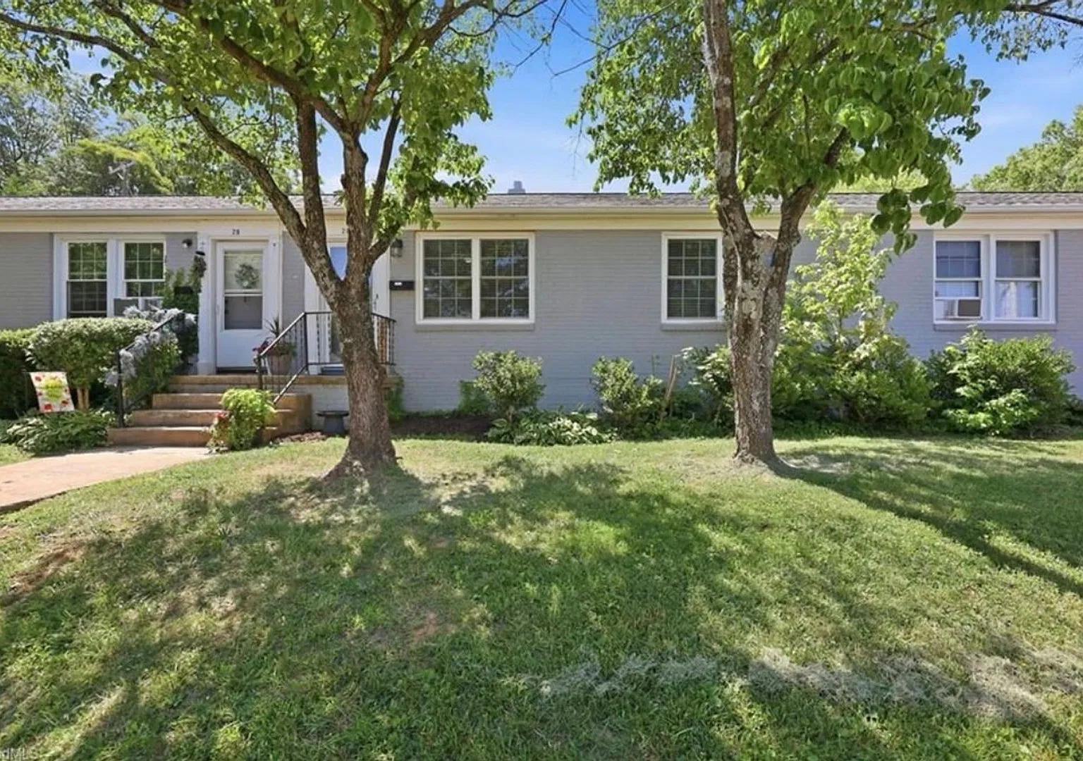 Burlington / Condo — Photo 1