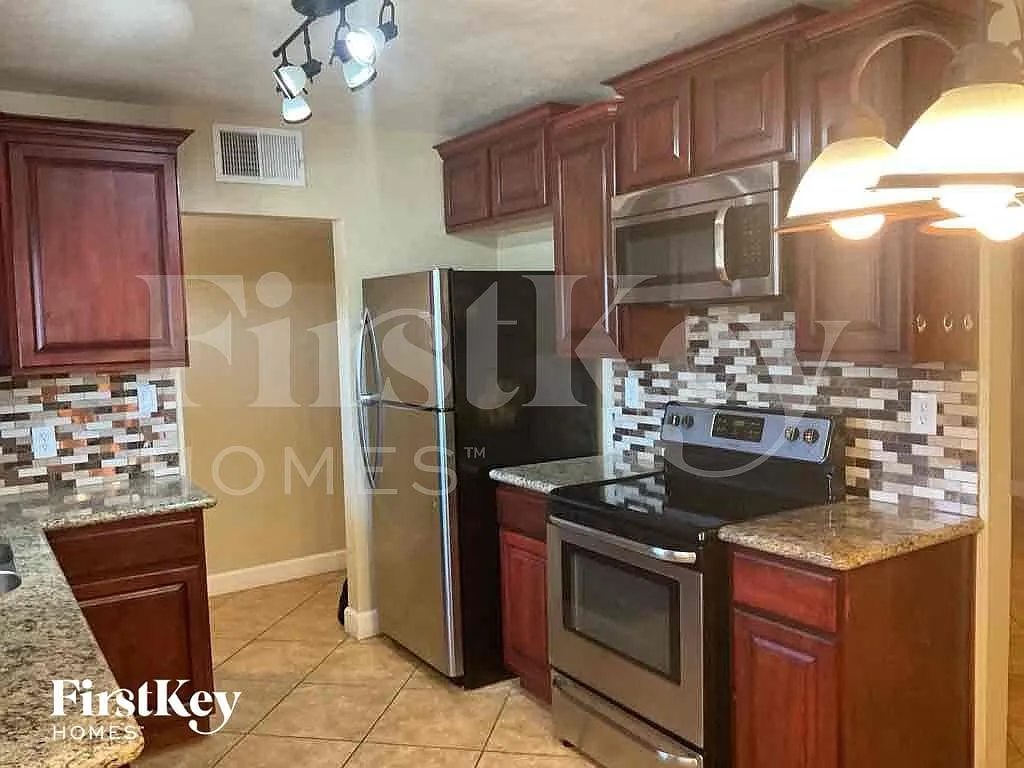 4 bed, 3.0 bath, 1973 sqft, $3,010 — Photo 4