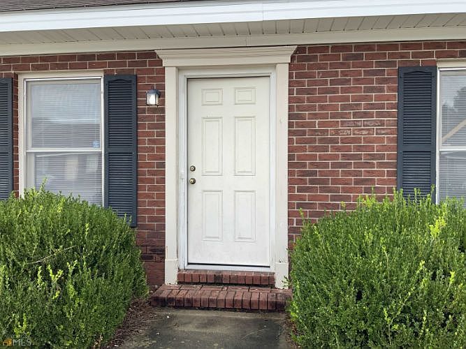1st image of 140 N Lanier Dr