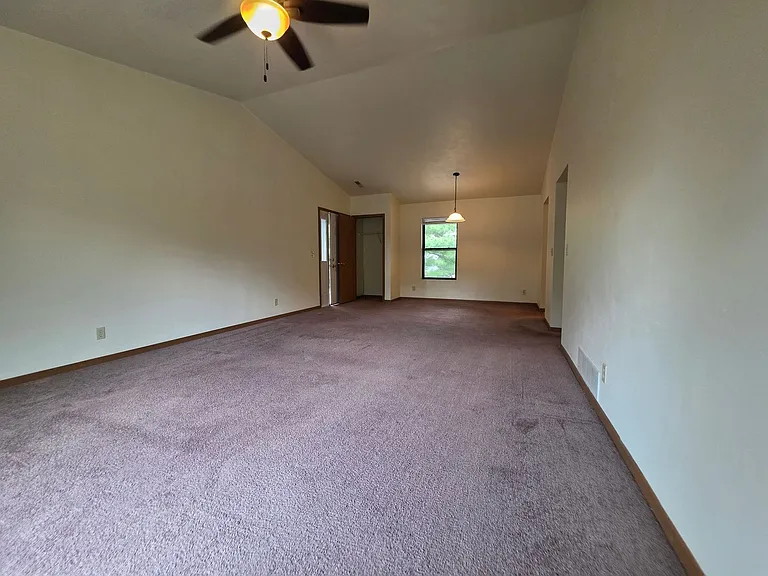 6315 Garrett Ln — Photo 13