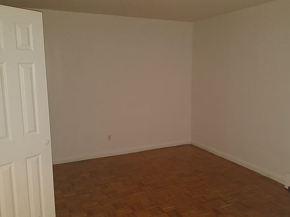 3rd image of 14728 90th Ave APT 2E