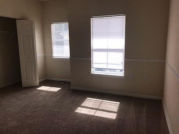 4th image of 4971 NW 44th Ln #1002
