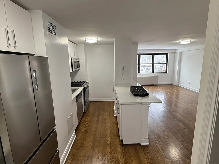 145 E 15th St #7 — Photo 1