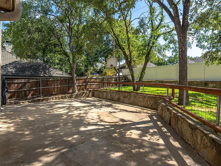 3104 Steve Dr — Photo 33