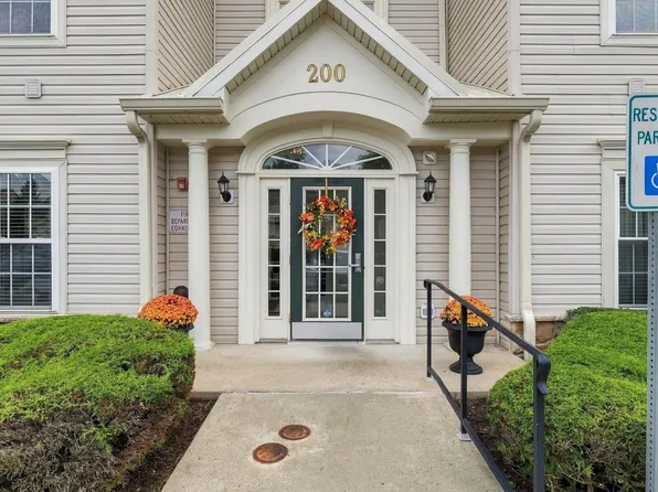 200 Douglas Fir Dr APT 201, Warrington, PA 18976
