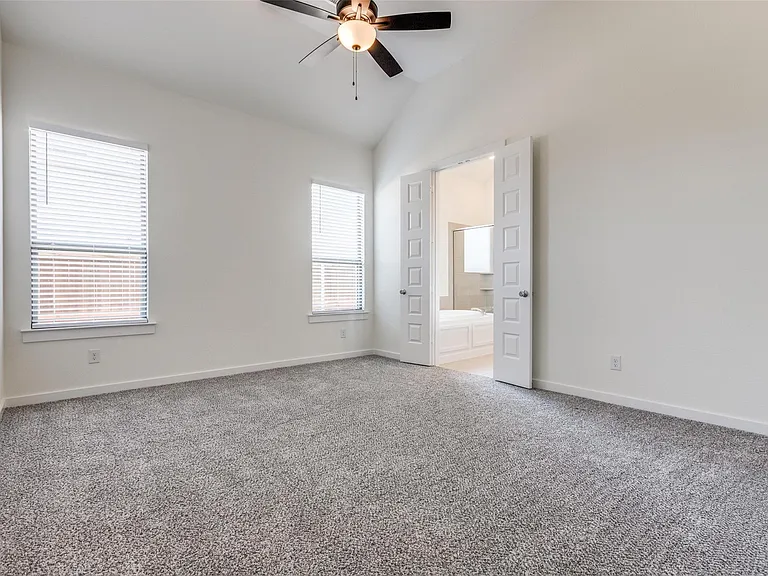 805 Fieldcrest St — Photo 17