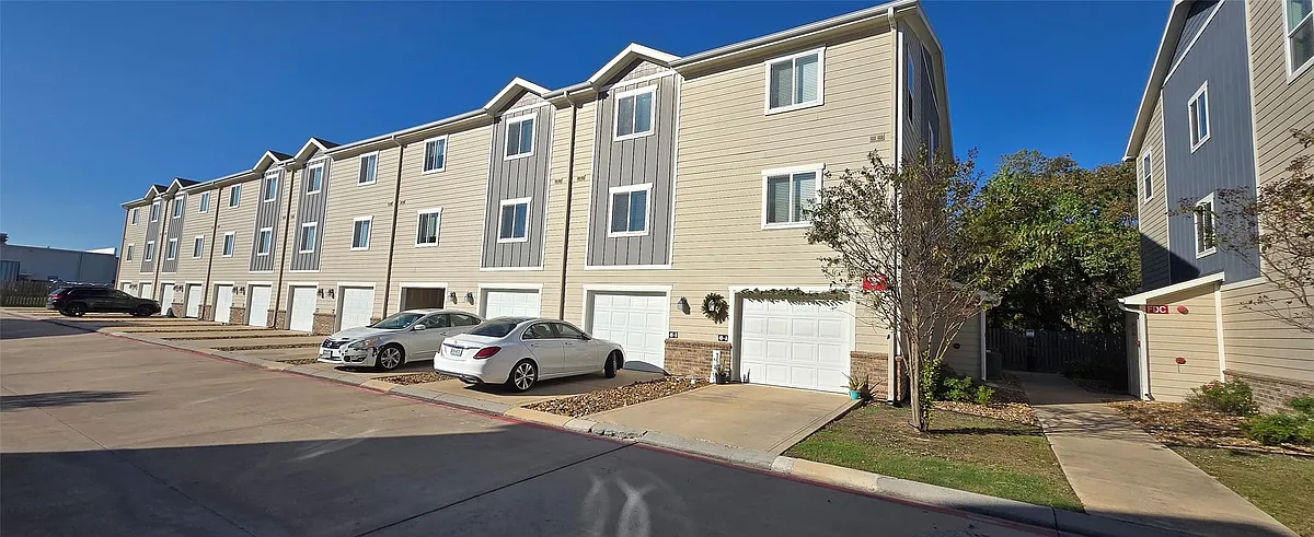 Building Photo - 21155 Gosling Rd #49