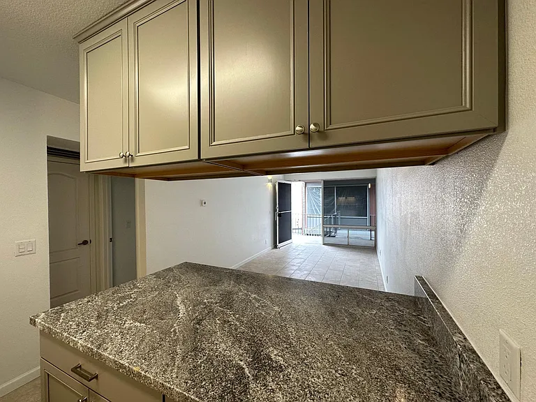 2121 Swanson Ave — Photo 5