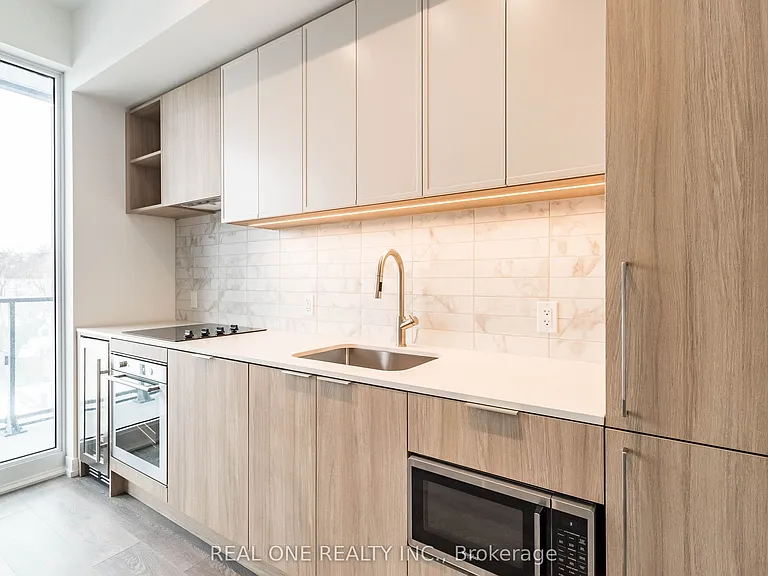 2020 Bathurst St #722 — Photo 17