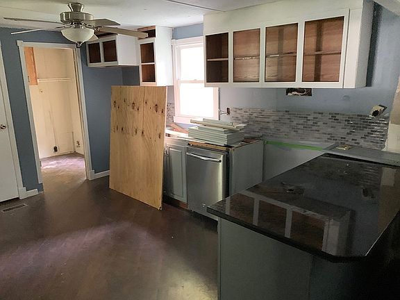 3rd image of 222 Sycamore St