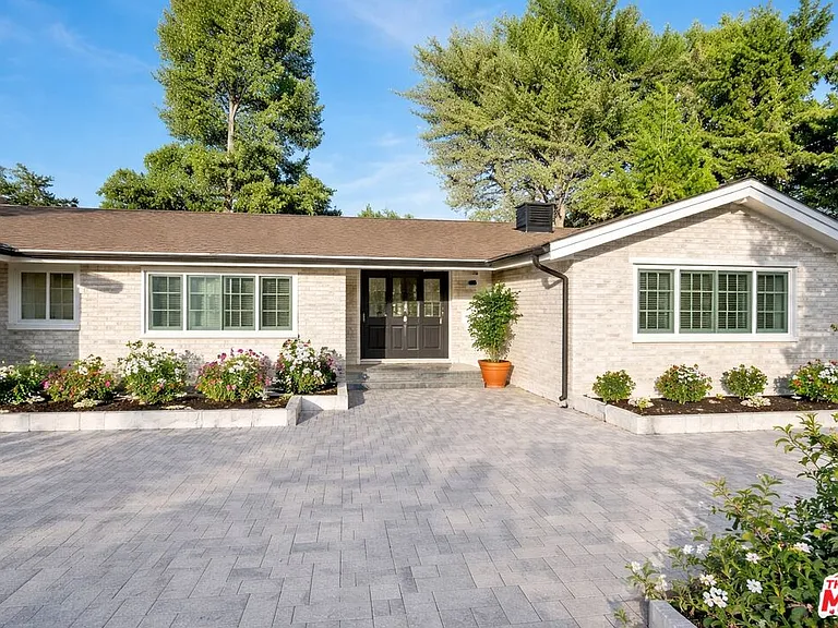 4732 Del Moreno Dr — Photo 3