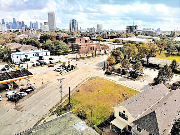 HIGHLY VISIBLE CORNER LOT WITH GREAT VIEWS OF HOUSTON SKYLINE.