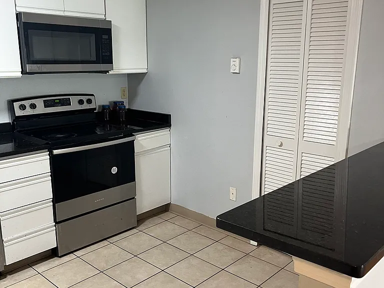 11 Gibbs St #H125 — Photo 3