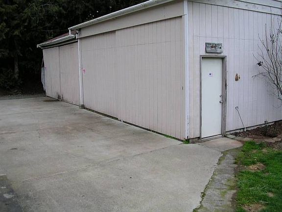 Detached Garage