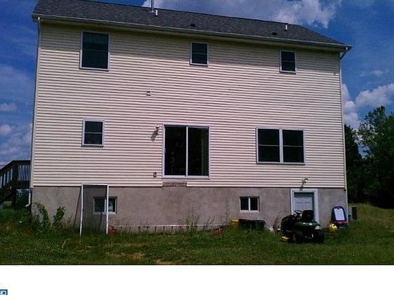 4th image of 719 Jackson Ave