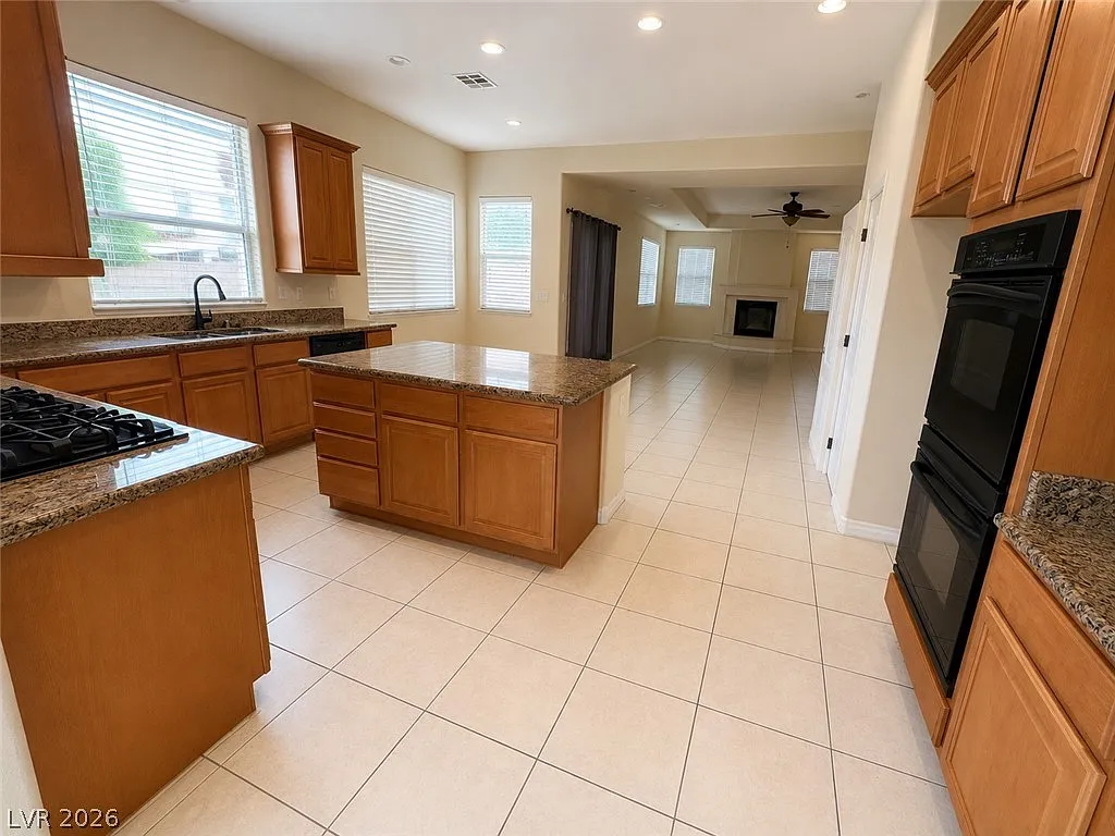 5 bed, 3.0 bath, 4161 sqft, $3,252 — Photo 2