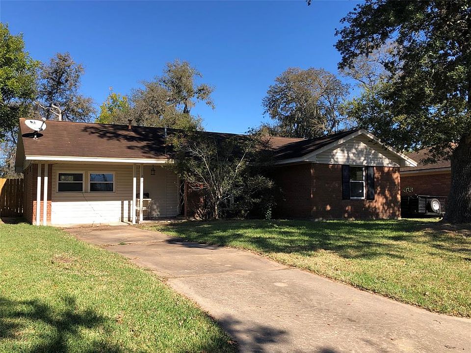 1st image of 215 Mimosa St